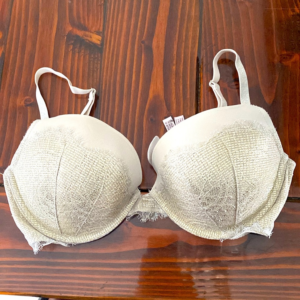 Victoria Secret Dream Angels Push Up Bra  34DD- LIKE NEW !!!